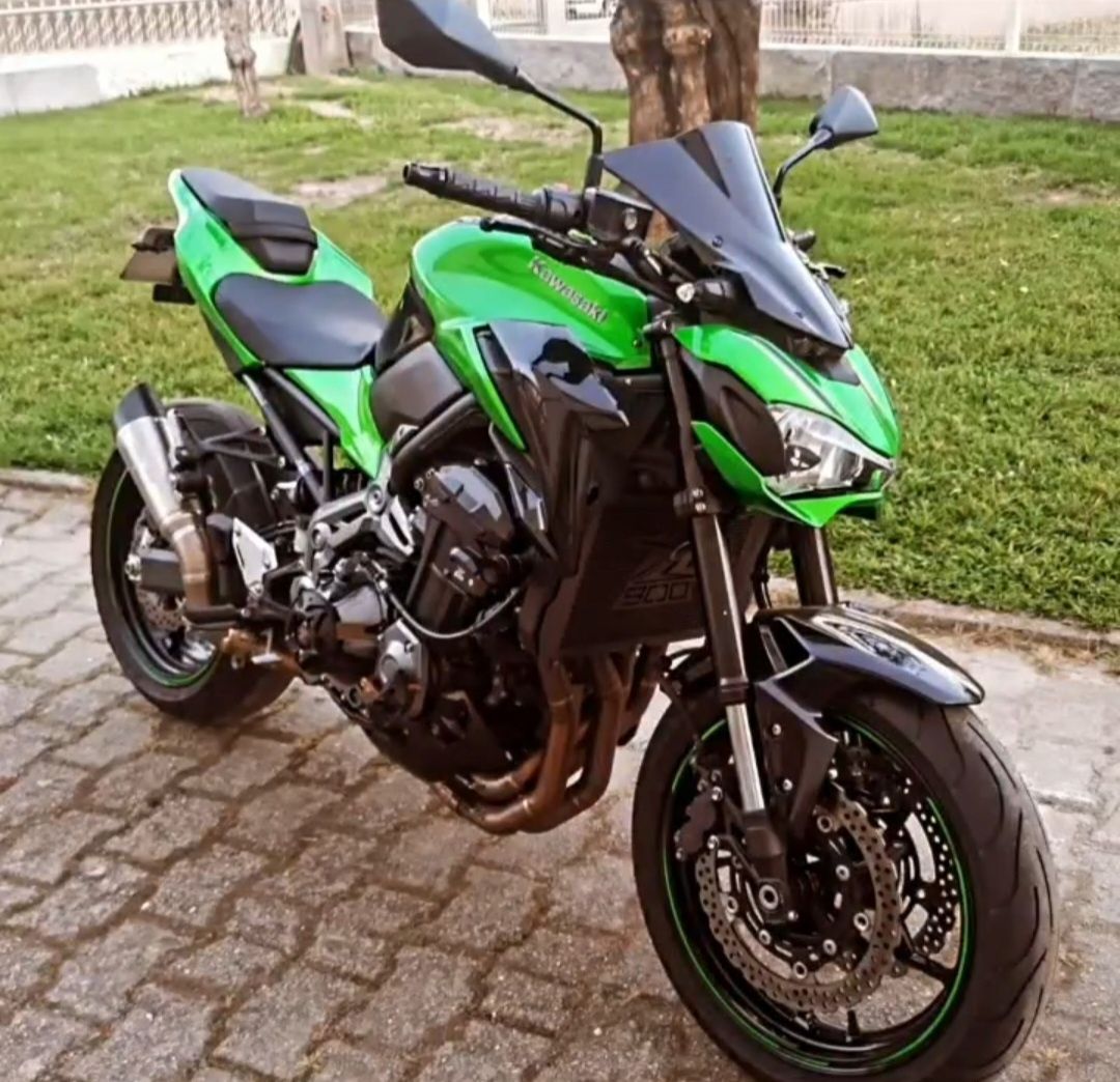 Kawasaki Z900 supernaked
