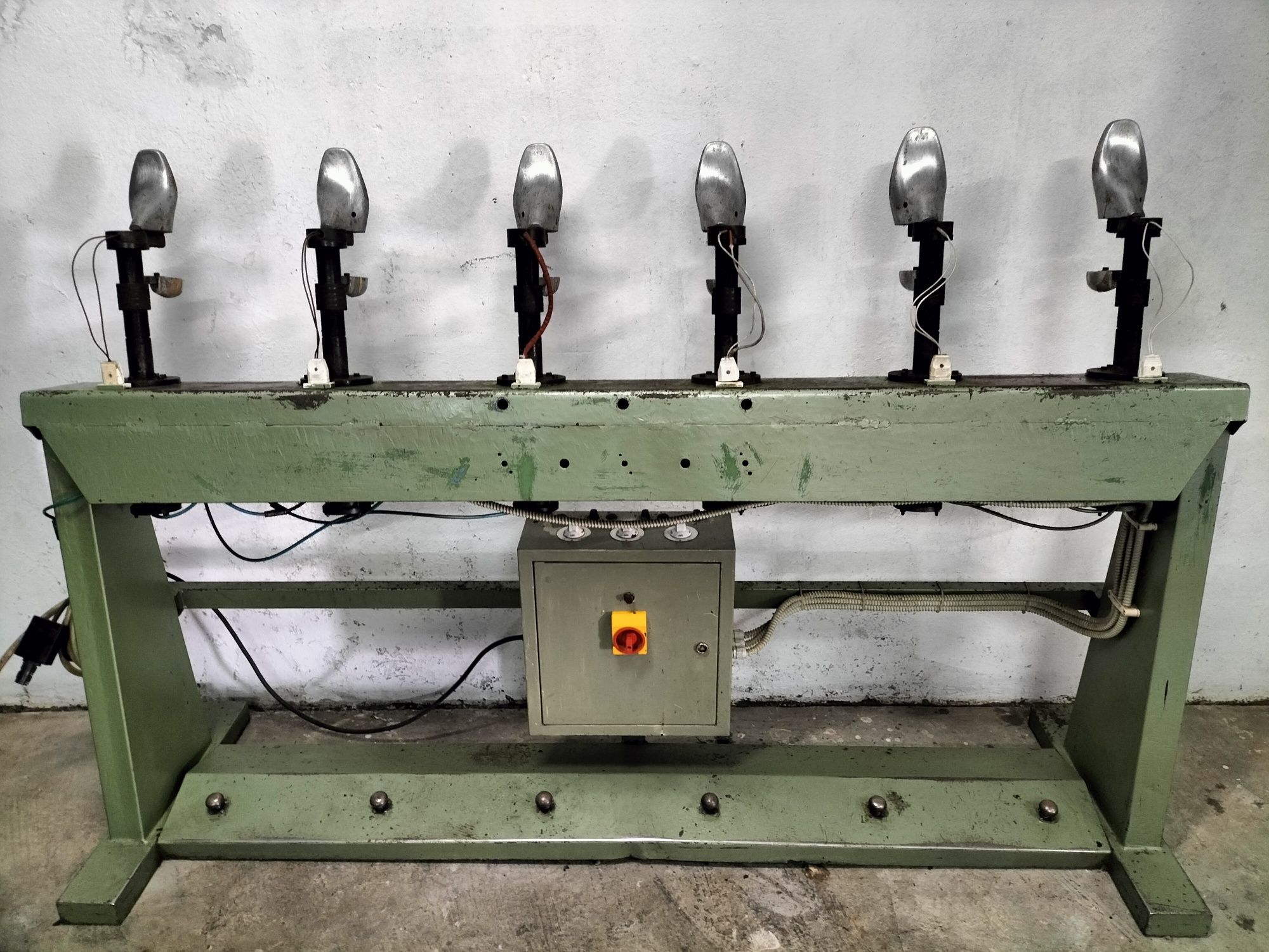 Máquina de enformar calçado