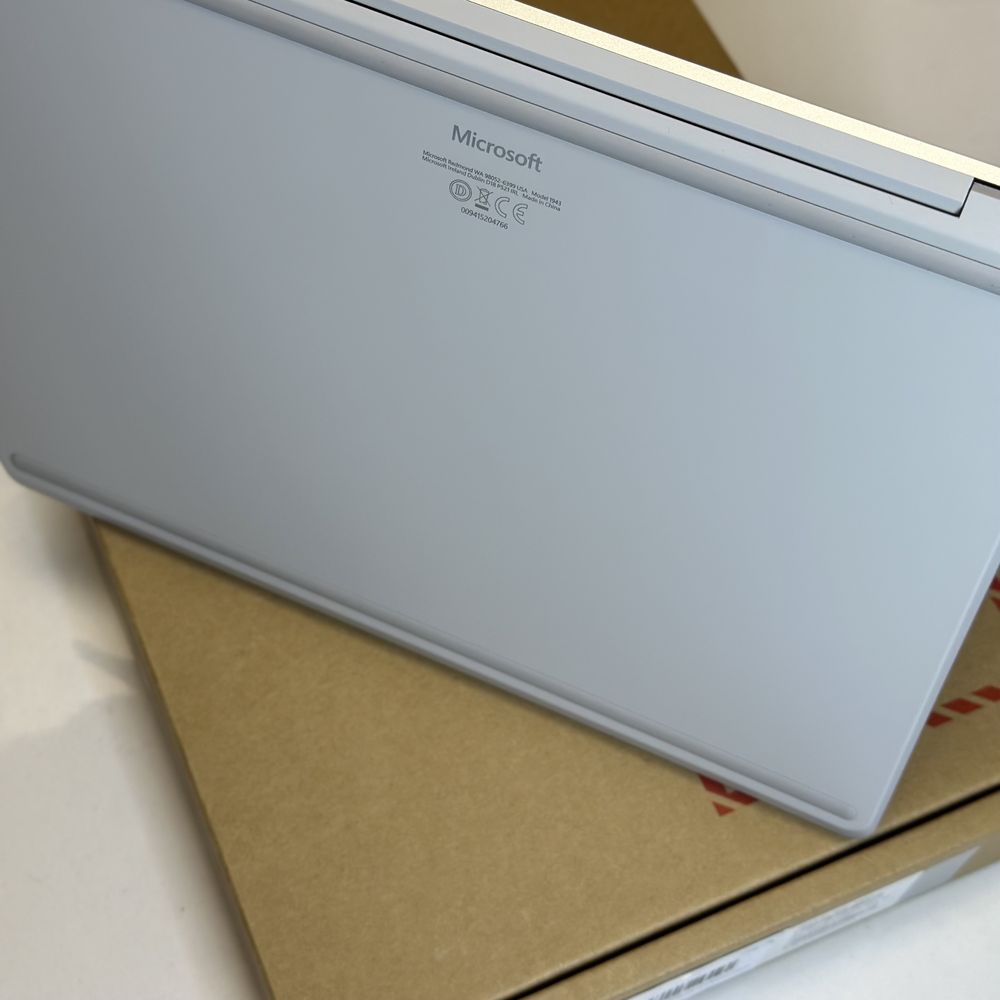 Новий Ноутбук Microsoft Surface Laptop Go 10th Gen  4/64GB з сенсором