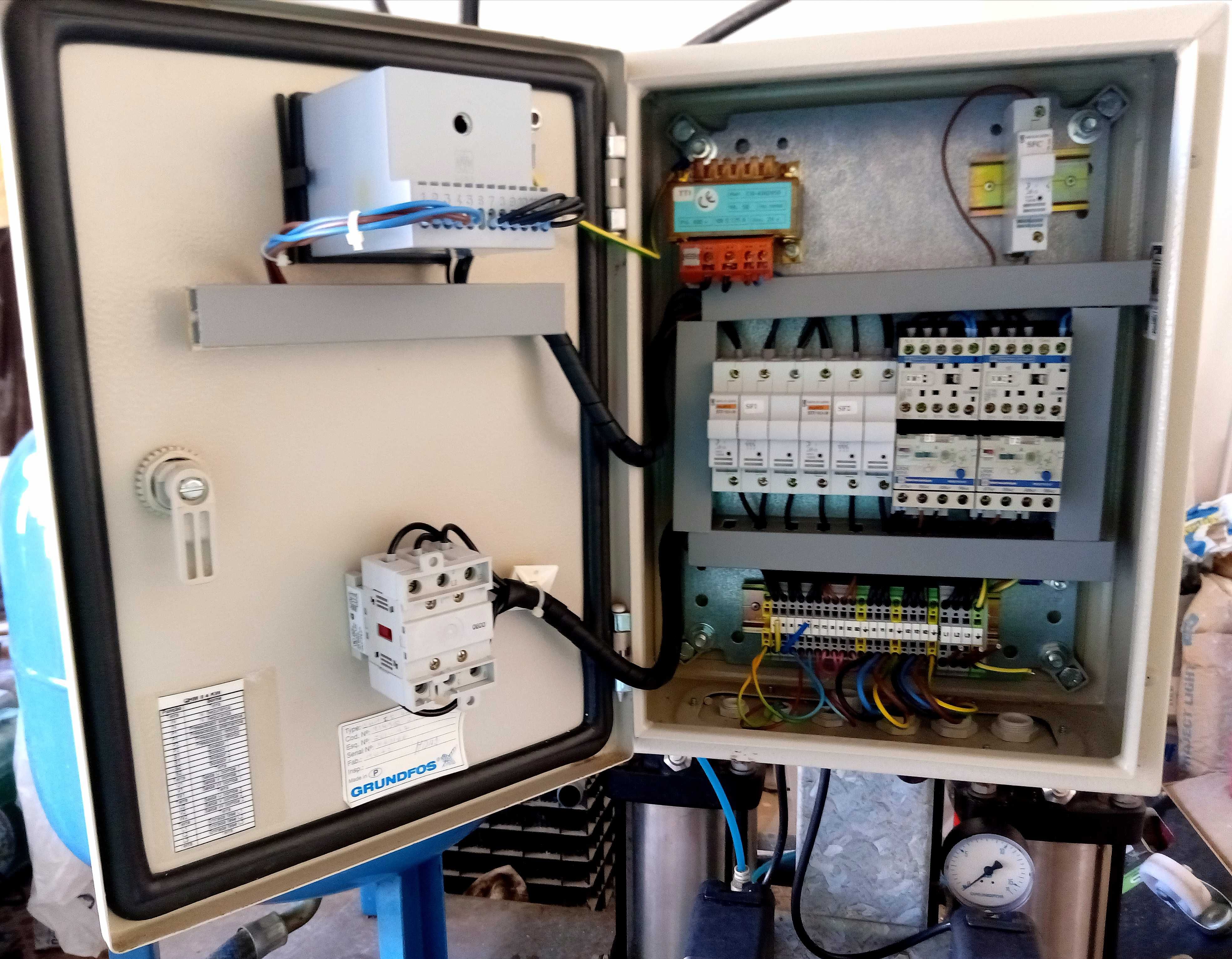 Como Nova! GRUNDFOS Central de Bombagem 2 X Bombas - IRREPREENSÍVEL!