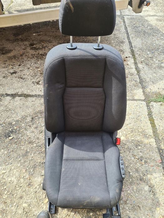 Fotel przedni prawy pasażera pompowany Mercedes-Benz W204