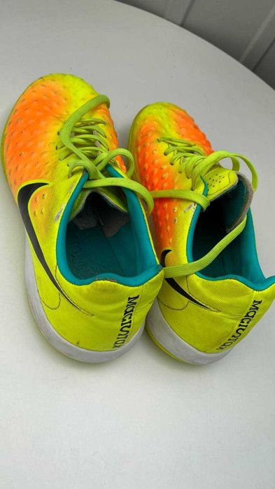 Футзалки для хлопчика або дівчинки.