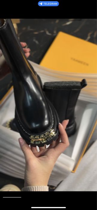 Чоботи шкіряні продаж