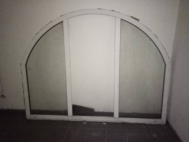 Вікно аркою б/у металопластінокове.Ціна договірна