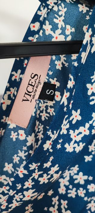 Sukienka niebieska w kwiaty