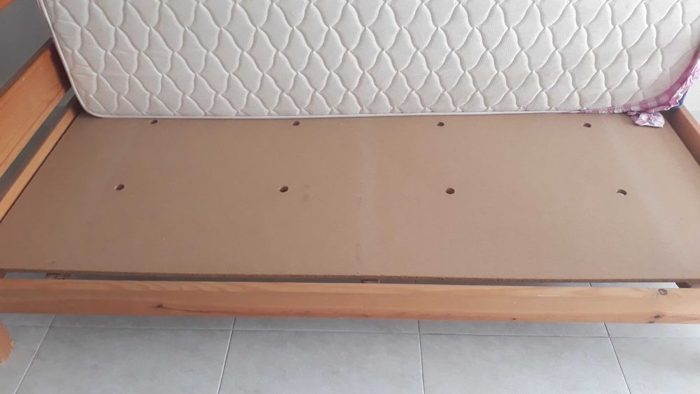 Cama em madeira maciça