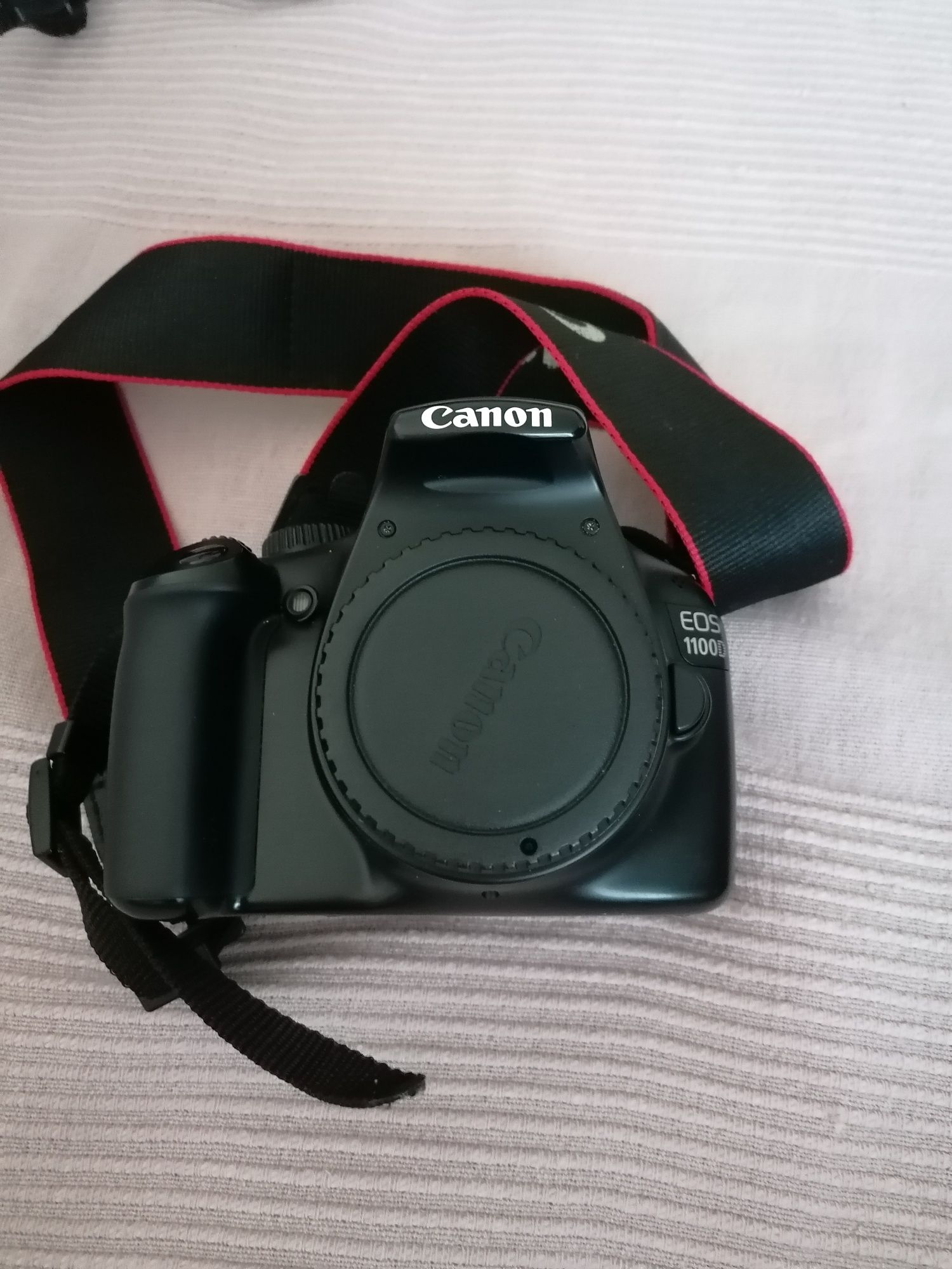 Canon EOS 1100D como nova