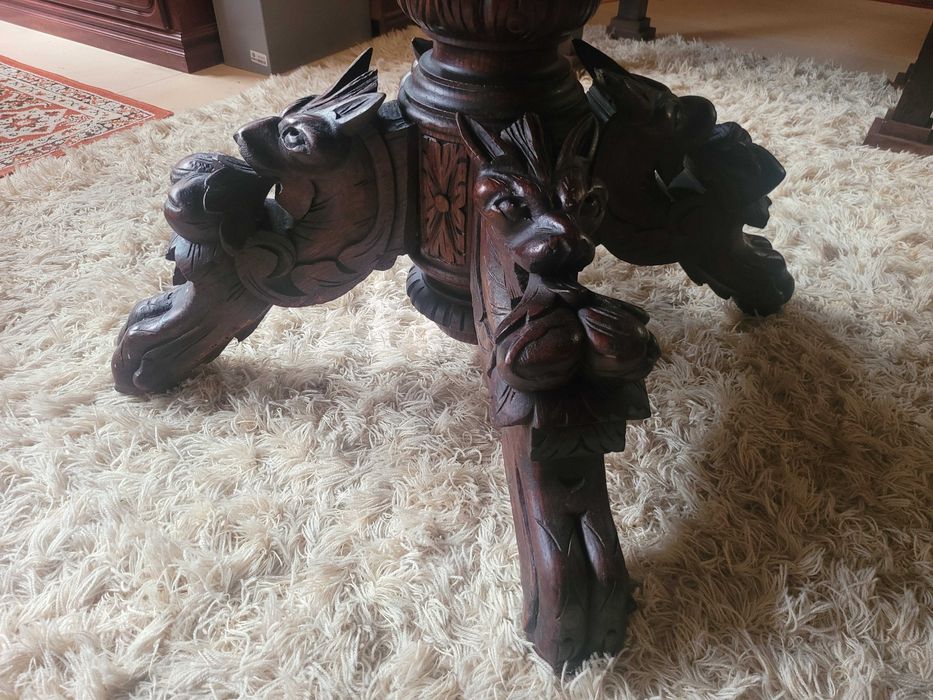 Mesa antiga, redonda em madeira maciça - Restaurada