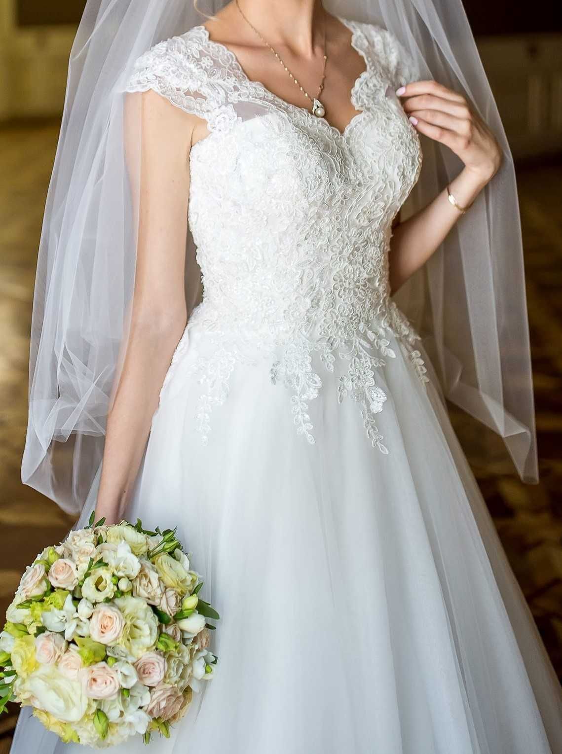 Вишукане весільне плаття