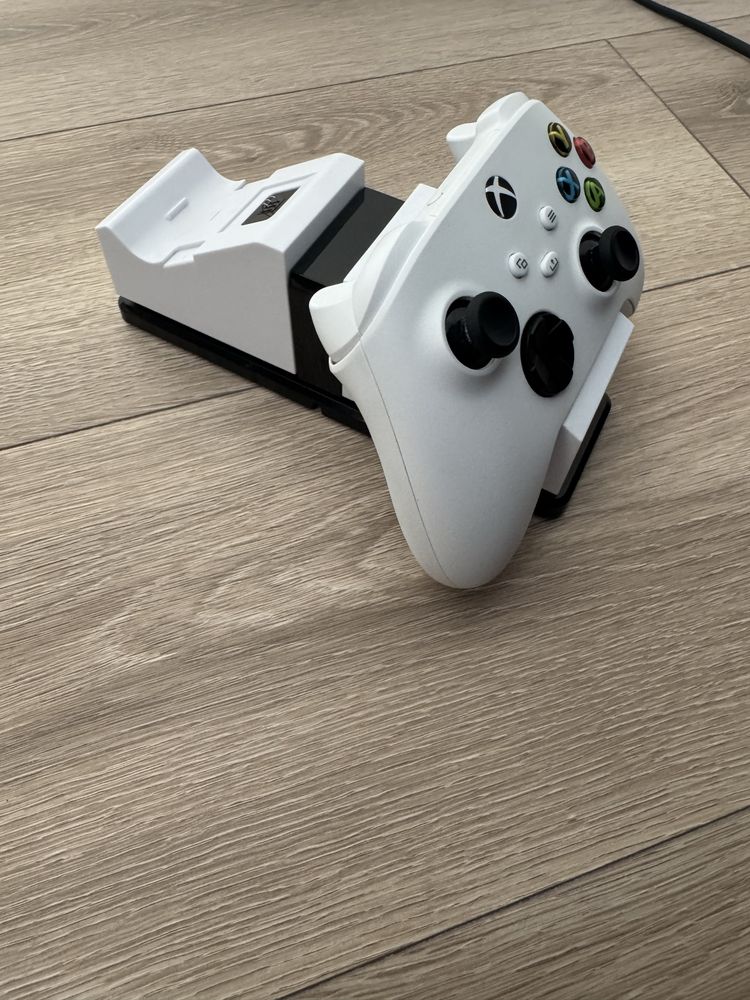 Xbox Series S 512gb + gamepad + зарядна станція