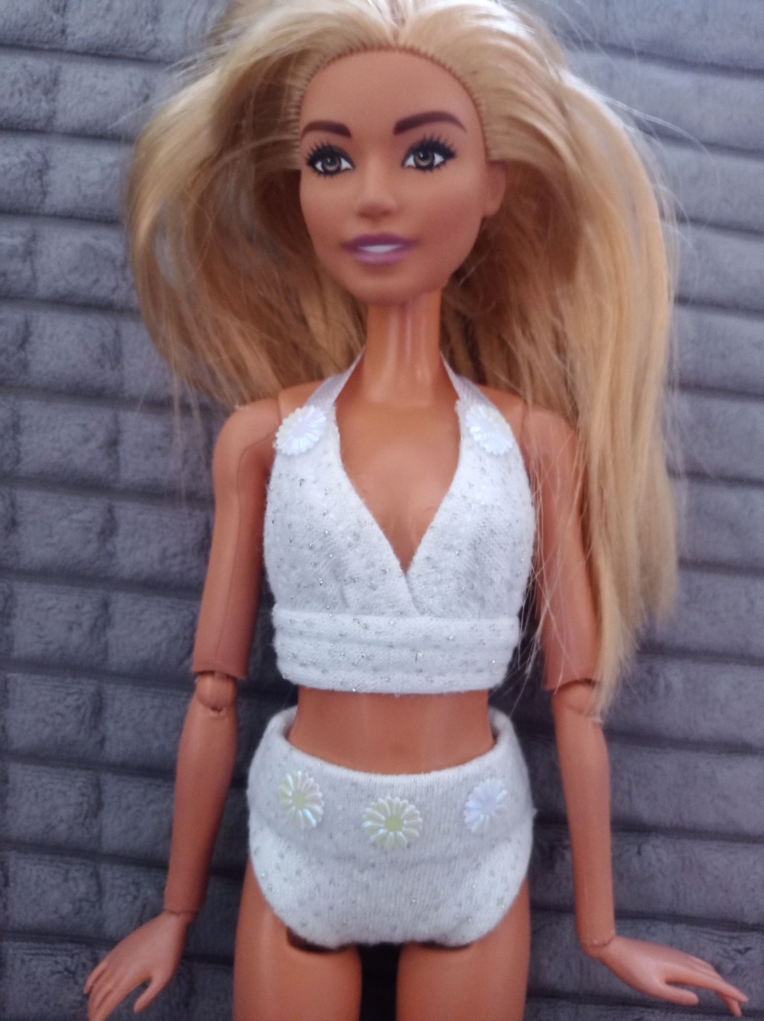 Białe bikini dla Barbie