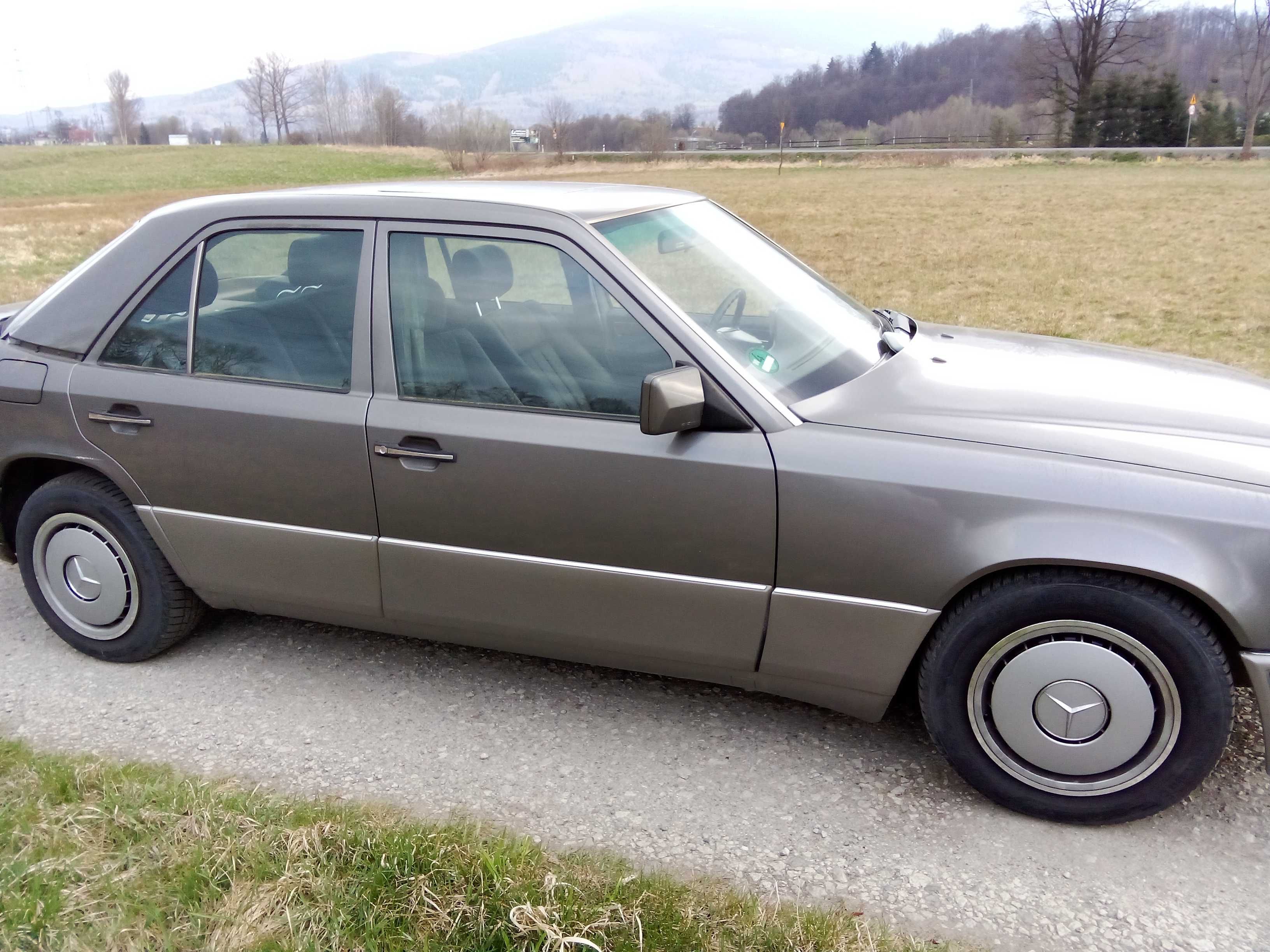 Mercedes 124 .300 E sedan