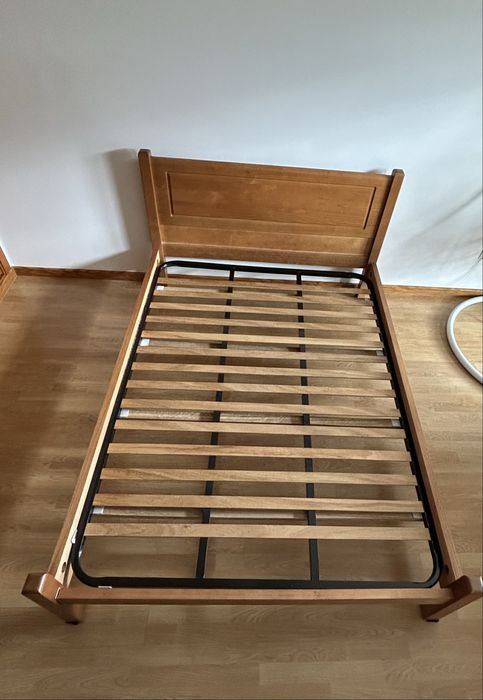 Cama de casal com extrato