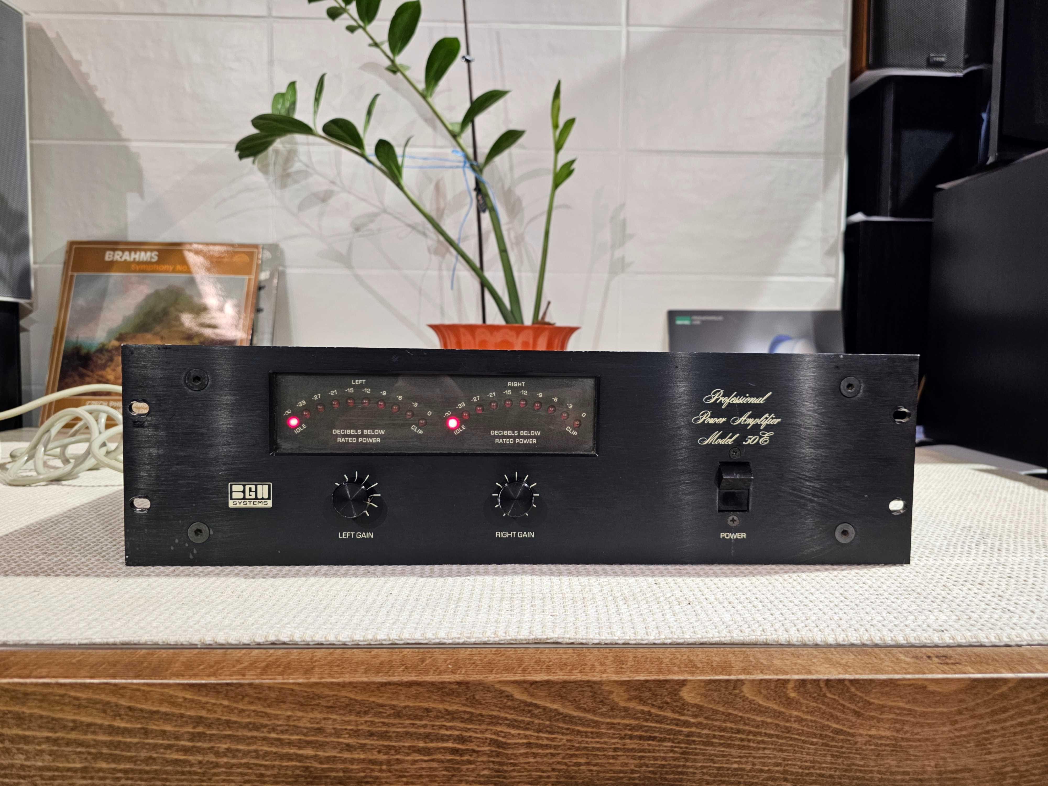 Підсилювач BGW 250E Professional Power Amplifier