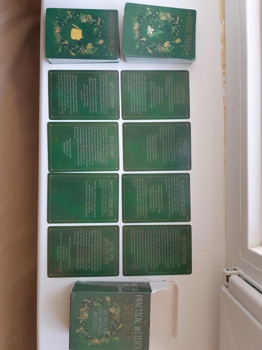 Комплект з 8-ми колод. Оракули, Таро. Англійська