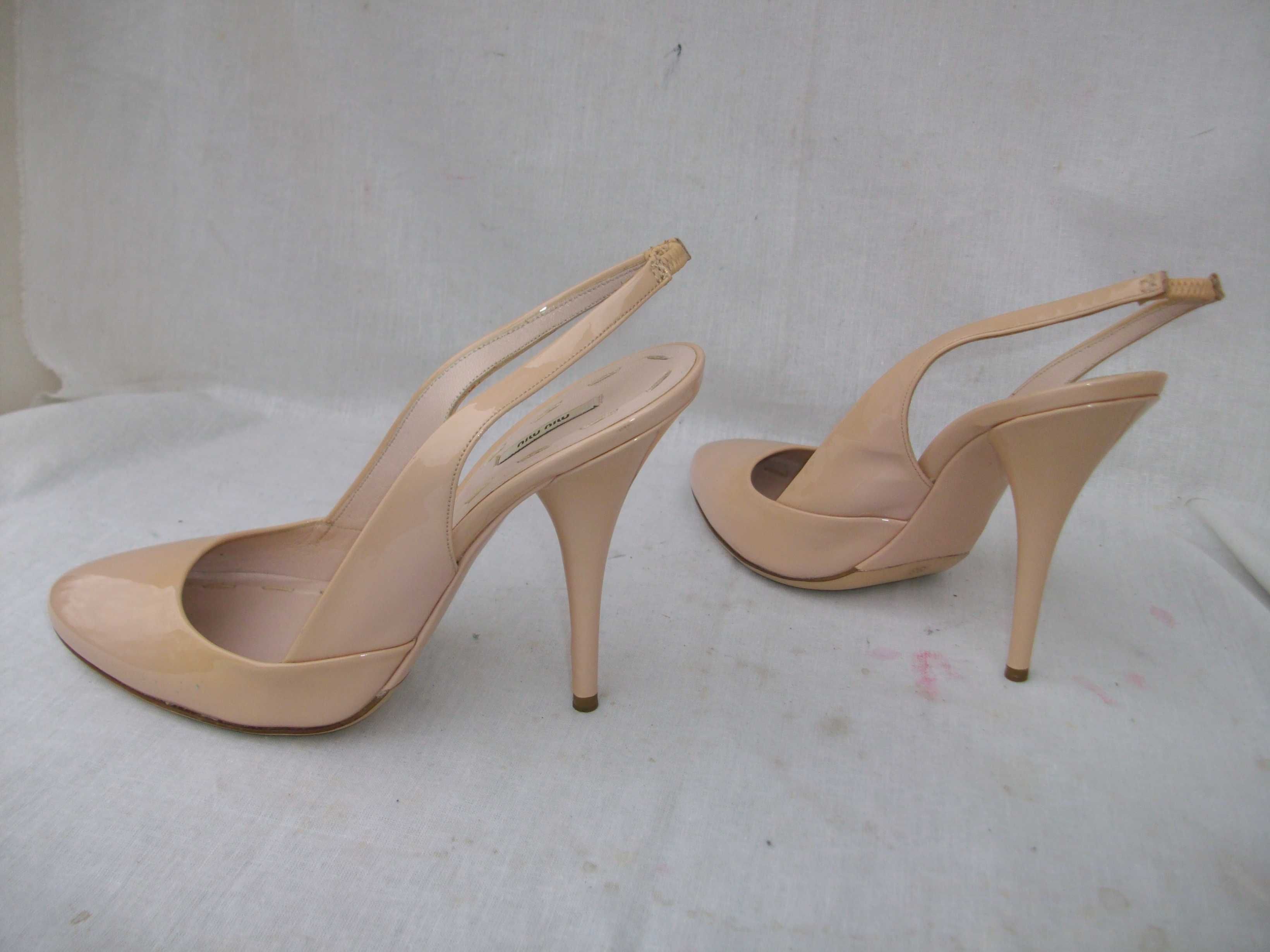 Miu Miu- Prada skórzane beżowe lakierki sandały szpilki 38