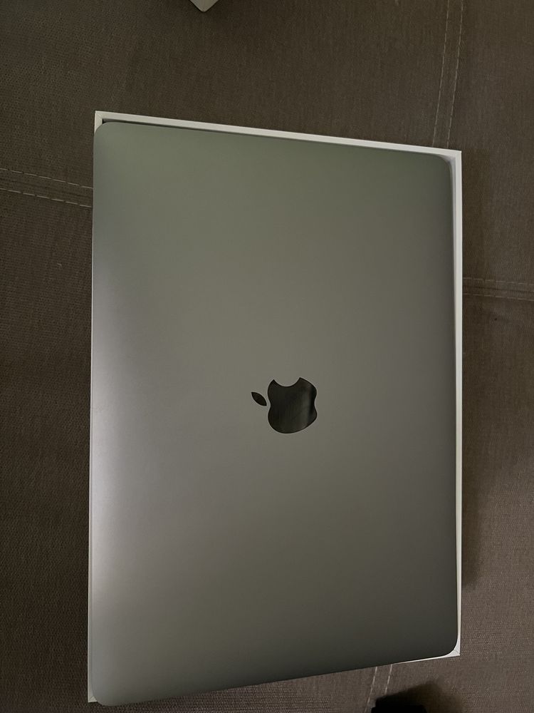 MACBOOK AIR M1 8gb ,256ssd