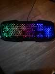 Teclado Gaming TRUST 830-RW Avonn (Membrana - Português - Preto)