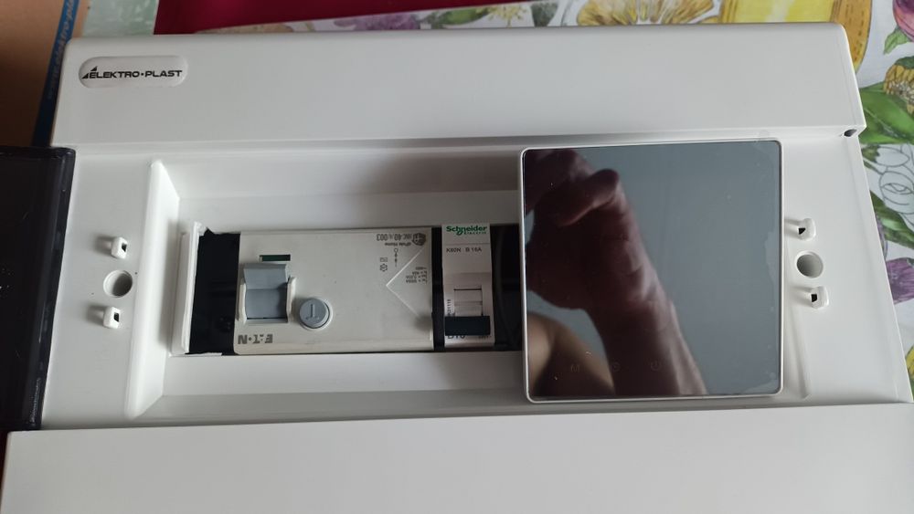 Rozdzielnica natynkowa sterownik pieca z wifi