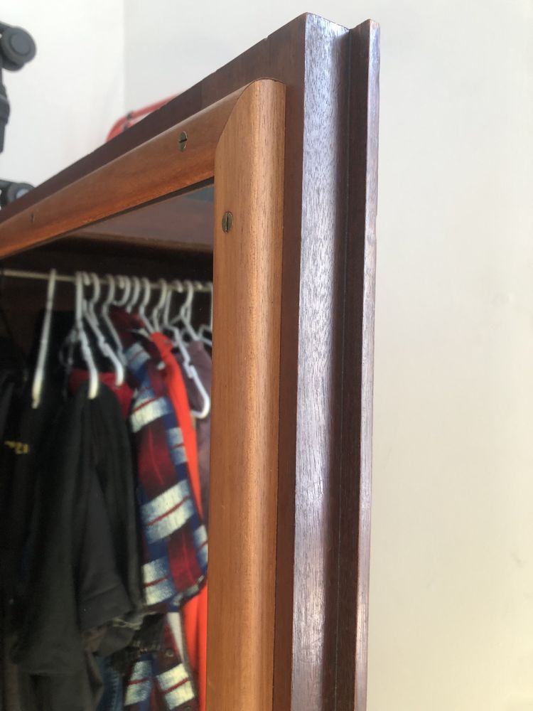 Roupeiro/ armario madeira escura vintage olaio ?