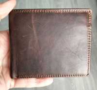 Чоловічий шкіряний гаманець  виготовлений з телячої шкіри.