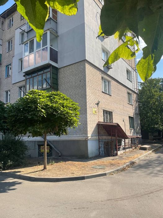 Продаж нежитлового приміщення - 171,7кв.м в центрі міста, пл. Героїв,1