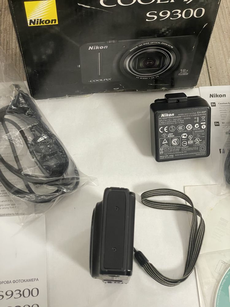 Nikon Coolpix S9300