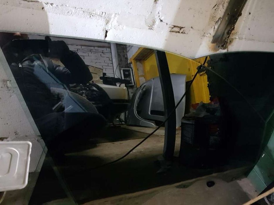 Скло БМВ Е53 Е60 Е65 Е66 Е70 Е71 Ф01 Ф02 Ф10 Ф30 Скло на BMW