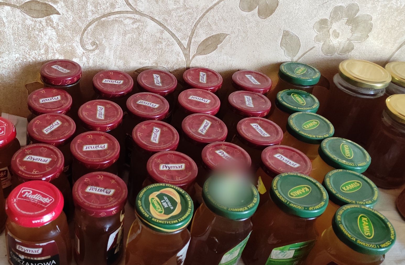 Syrop z kwiatów czarnego bzu z cytryną.
