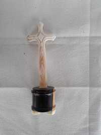 Antiga cruz católica religiosa material nobre base madeira exotica