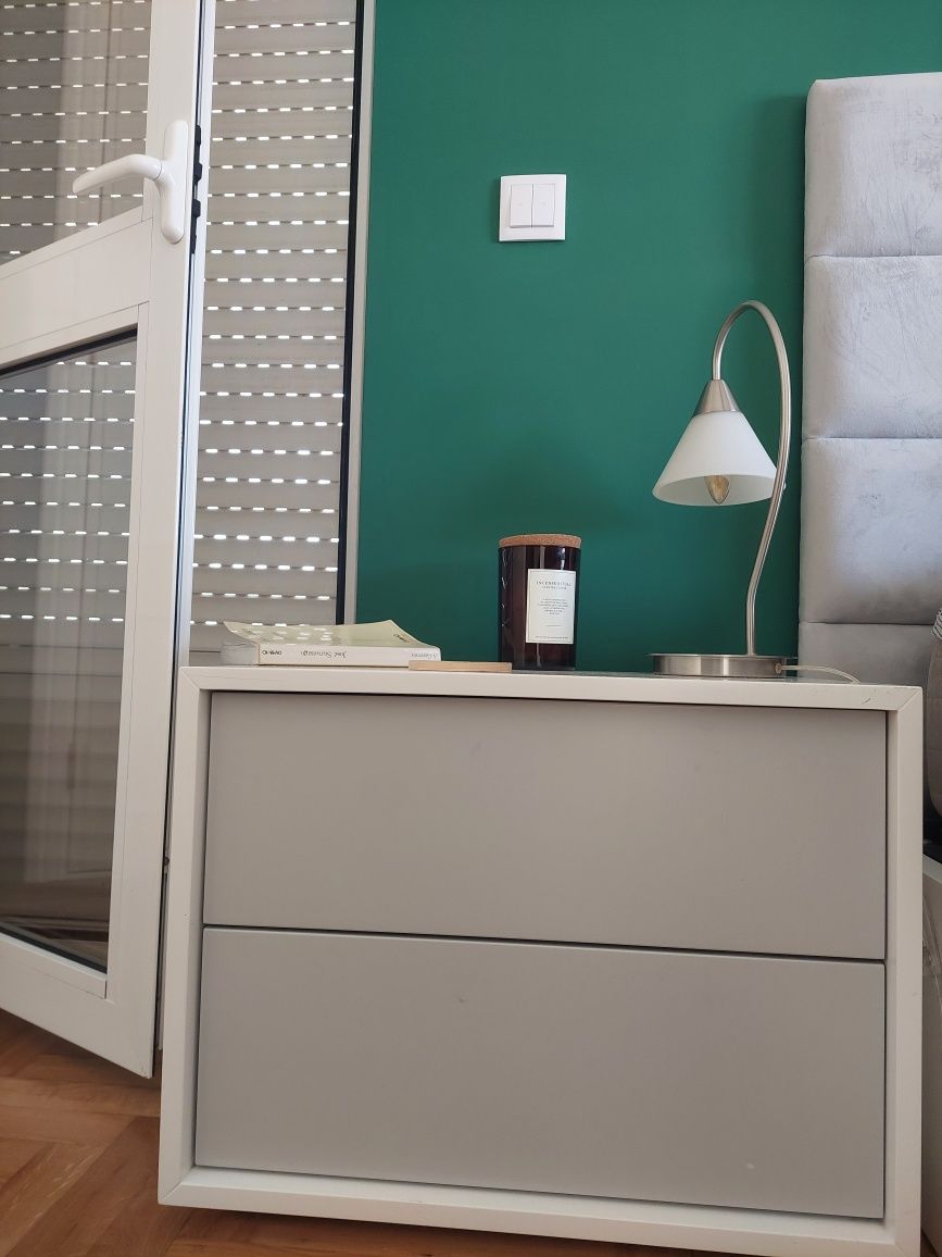 Conjunto cama sommier com arrumação, mesas de cabeceira e camiseiro/có