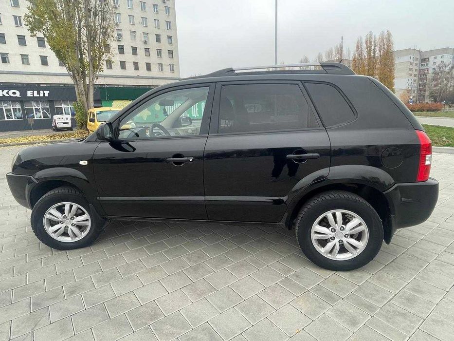 HYUNDAI/Tucson 2009 2.0 диз. 140к.с.  6ст. МКПП