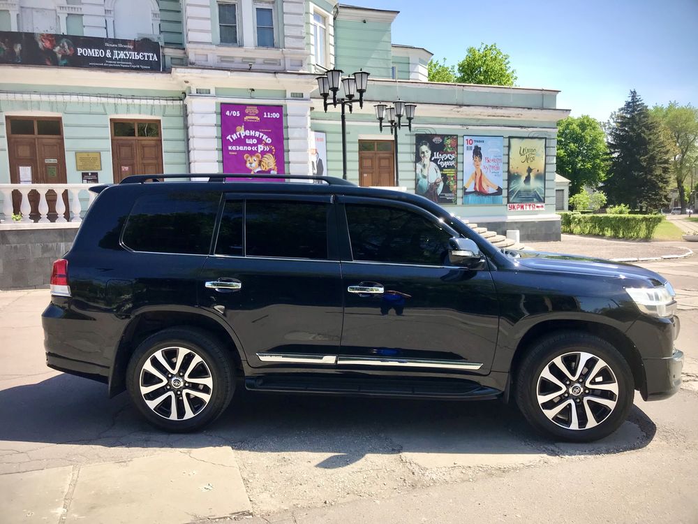 Продам Toyota Land Cruiser 200 2015 года 4.5 Дизель