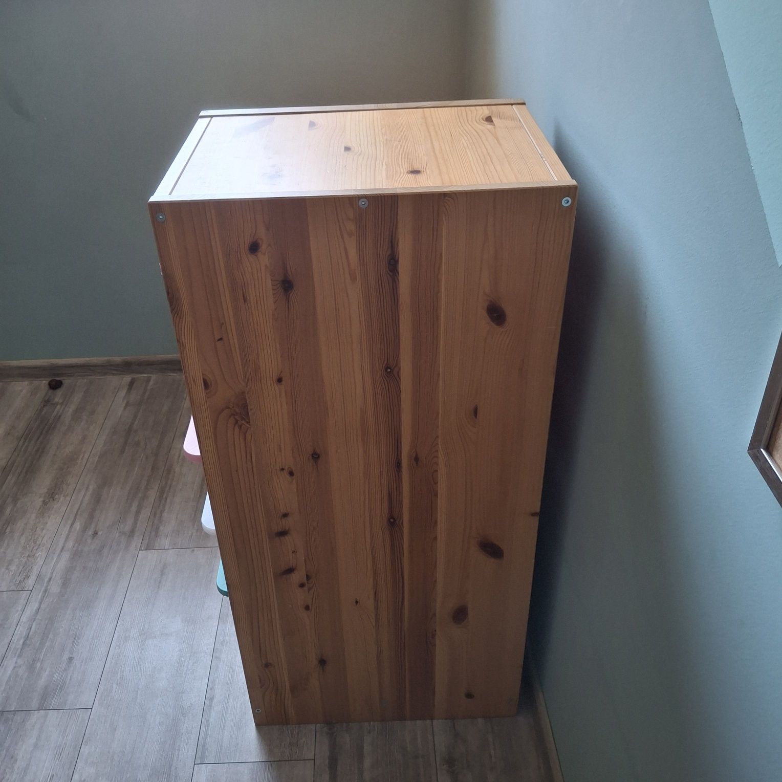 Półka Ikea Trofast z pojemnikami