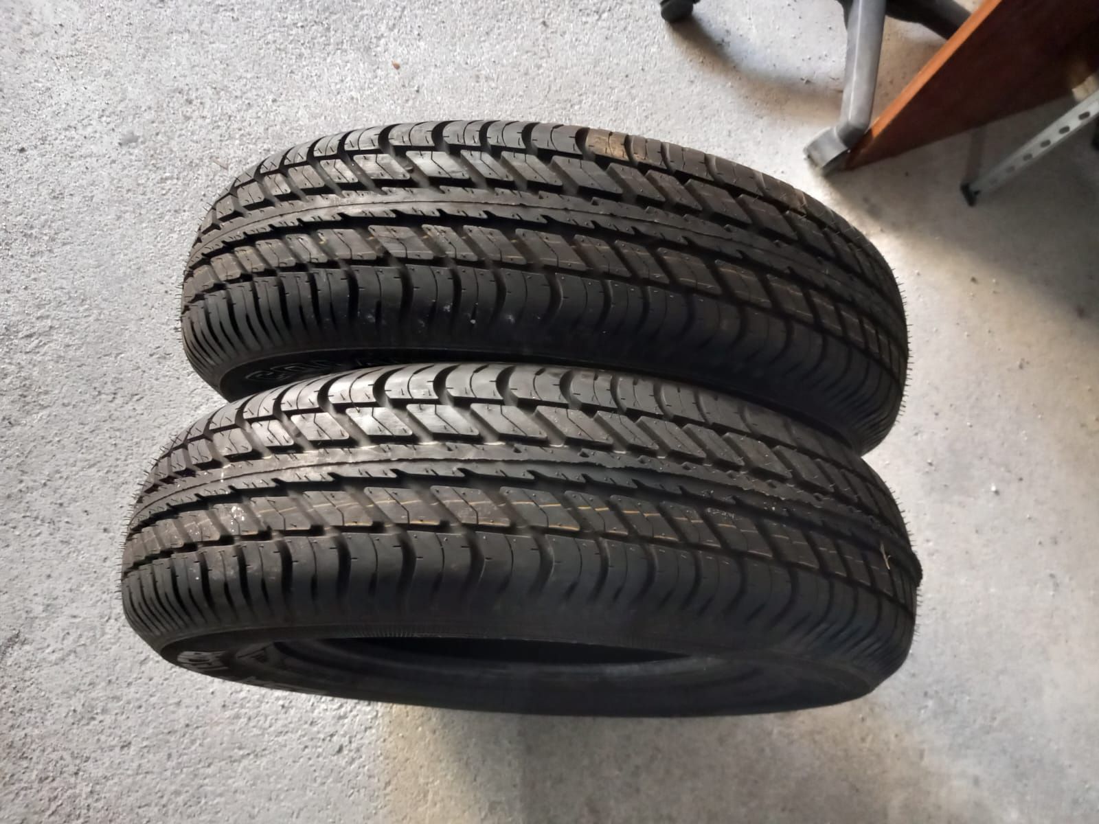 2 pneus Novos 165/80R13