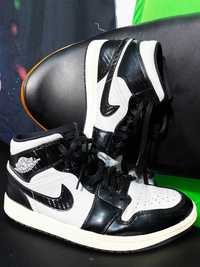 Nike Jordan Mid 1