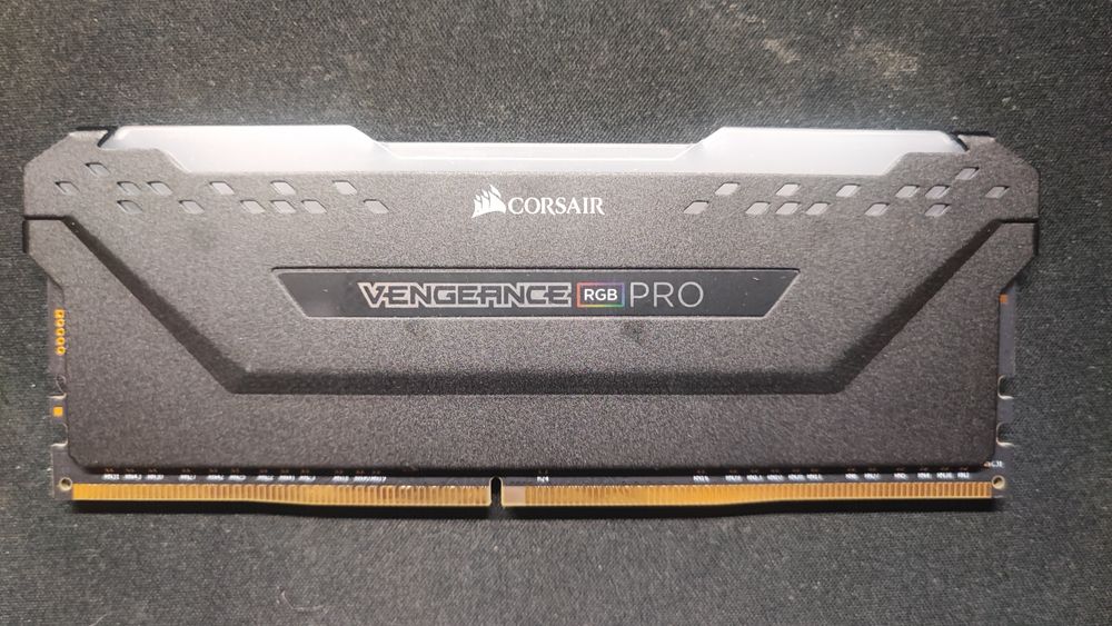 Pamięć RAM Corsair 16GB(2x8GB) 3600MHz CL18 Vengeance RGB Pro REZERWAC
