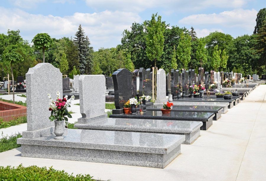 Sprzątanie grobów
