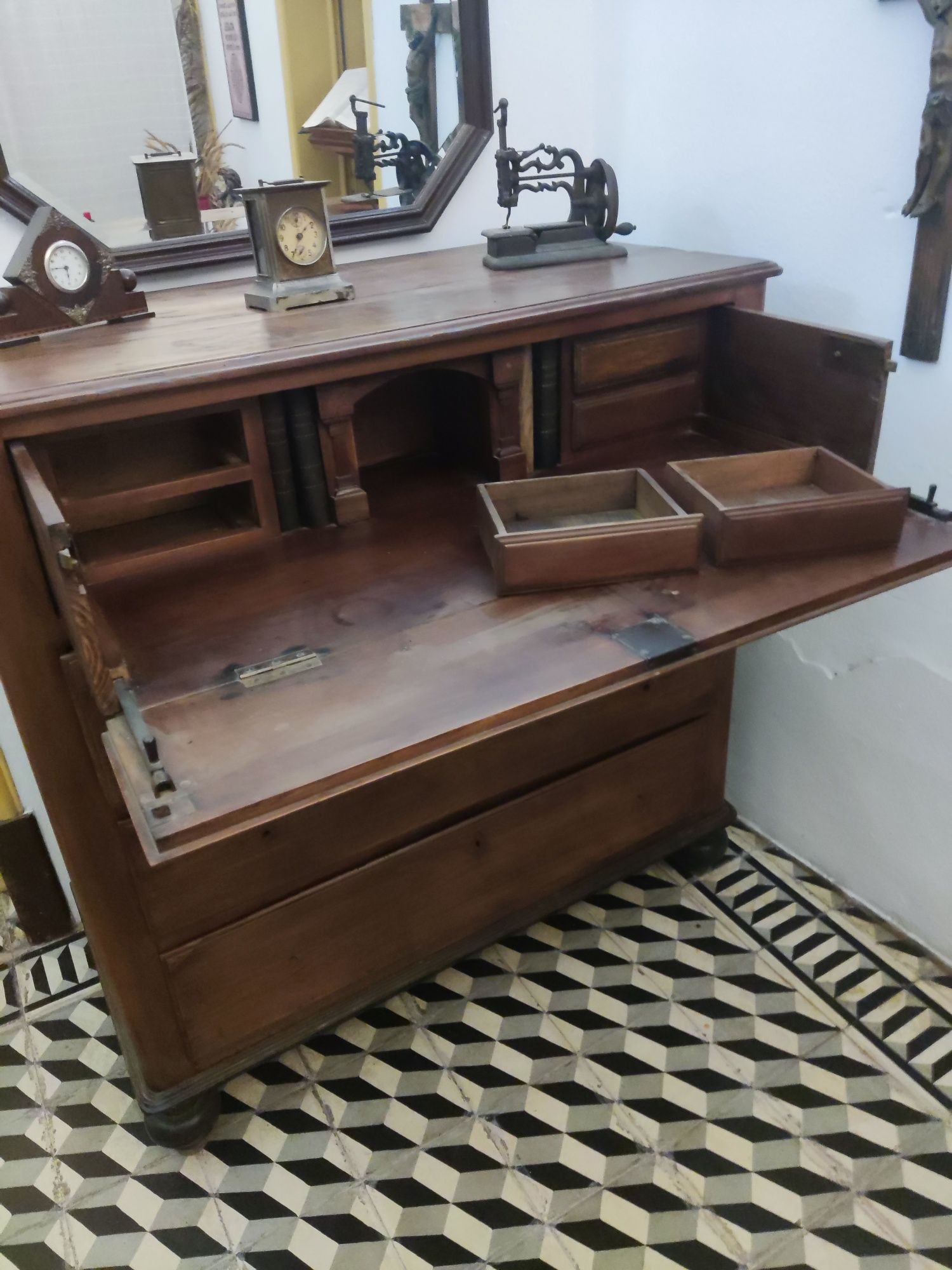 Cómoda/escrivaninha