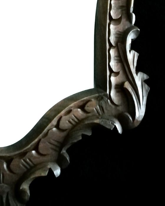 Espelho de parede em talha de madeira encerada