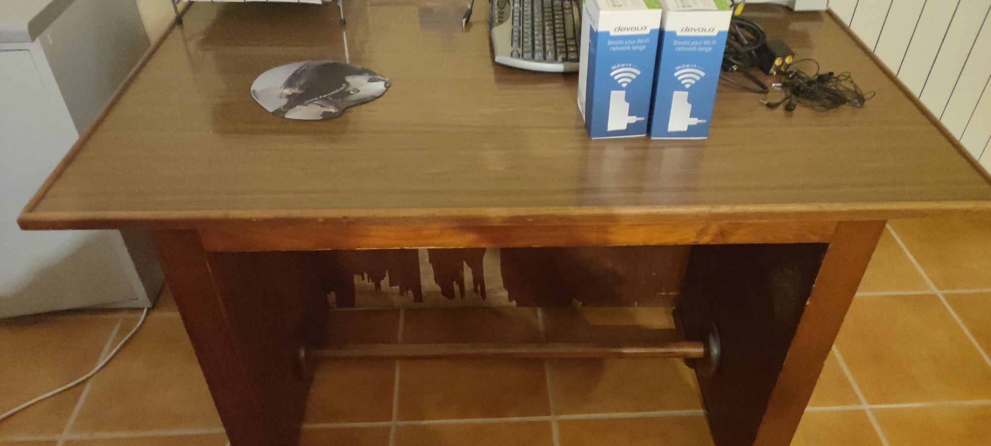 Secretaria ou mesa de trabalho em madeira maciça 1.5 * 1 m