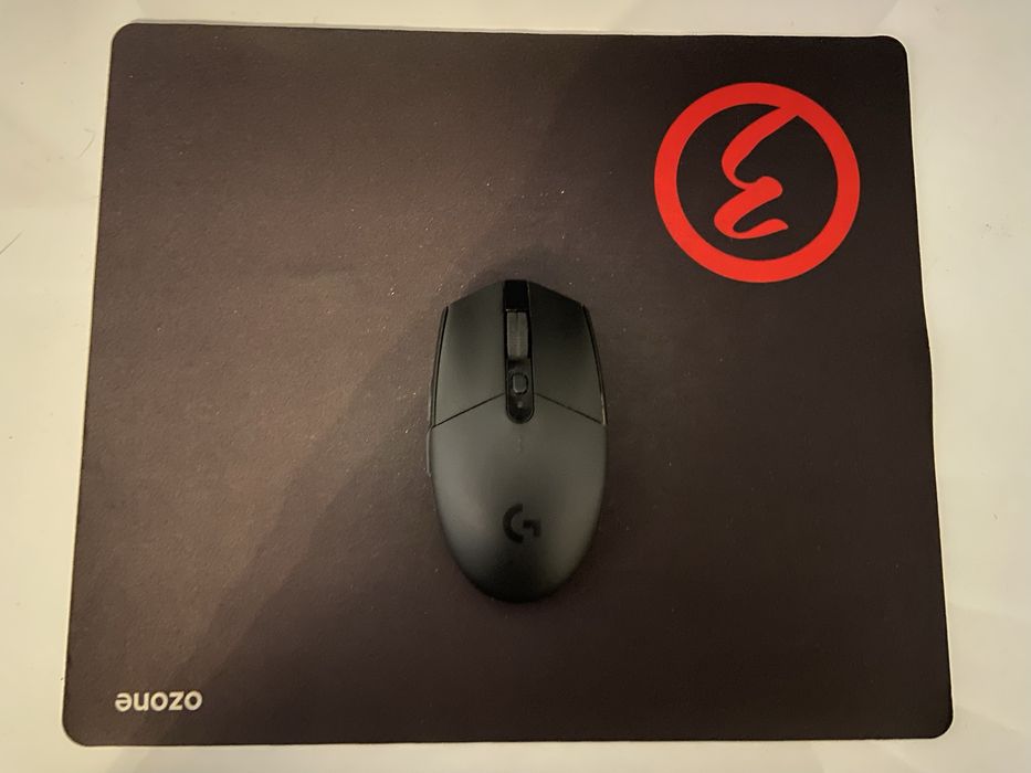 PC Gaming c/Monitor e Rato Logitech