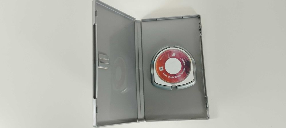 Lara Croft Tomb Raider Legend - Playstation Portable PSP