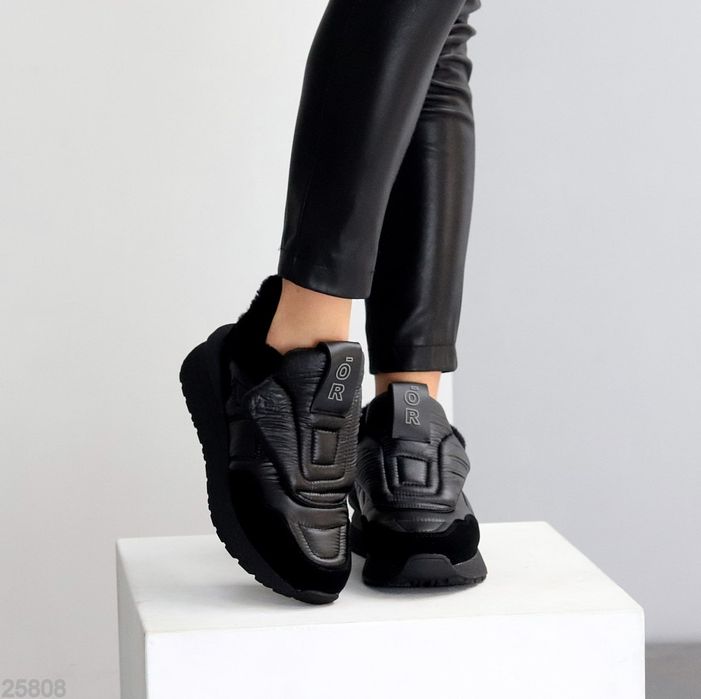 Жіночі шкіряні зимові Кросівки дутики в кольорах