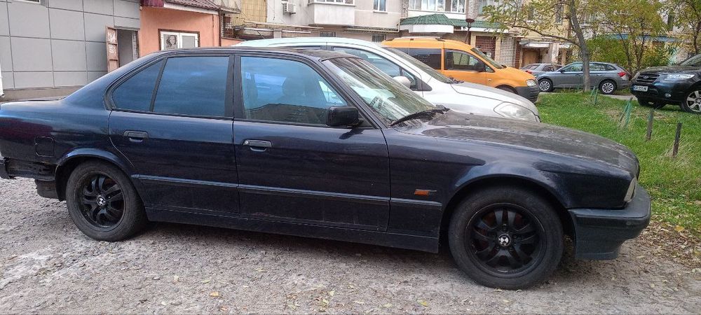 Продам BMW 520I, Об'єм двигуна 1991
1991