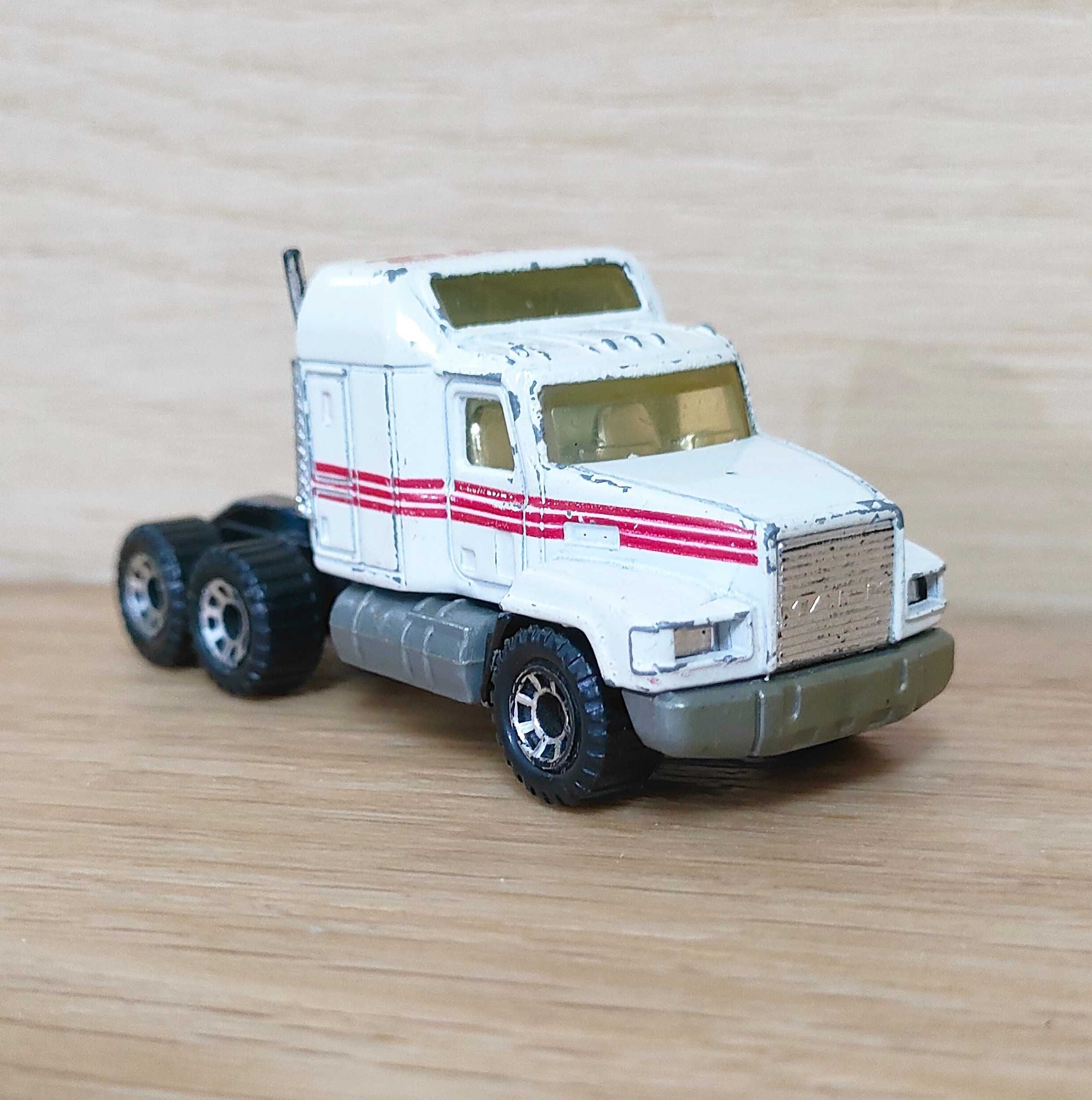 Matchbox MACK CH600.