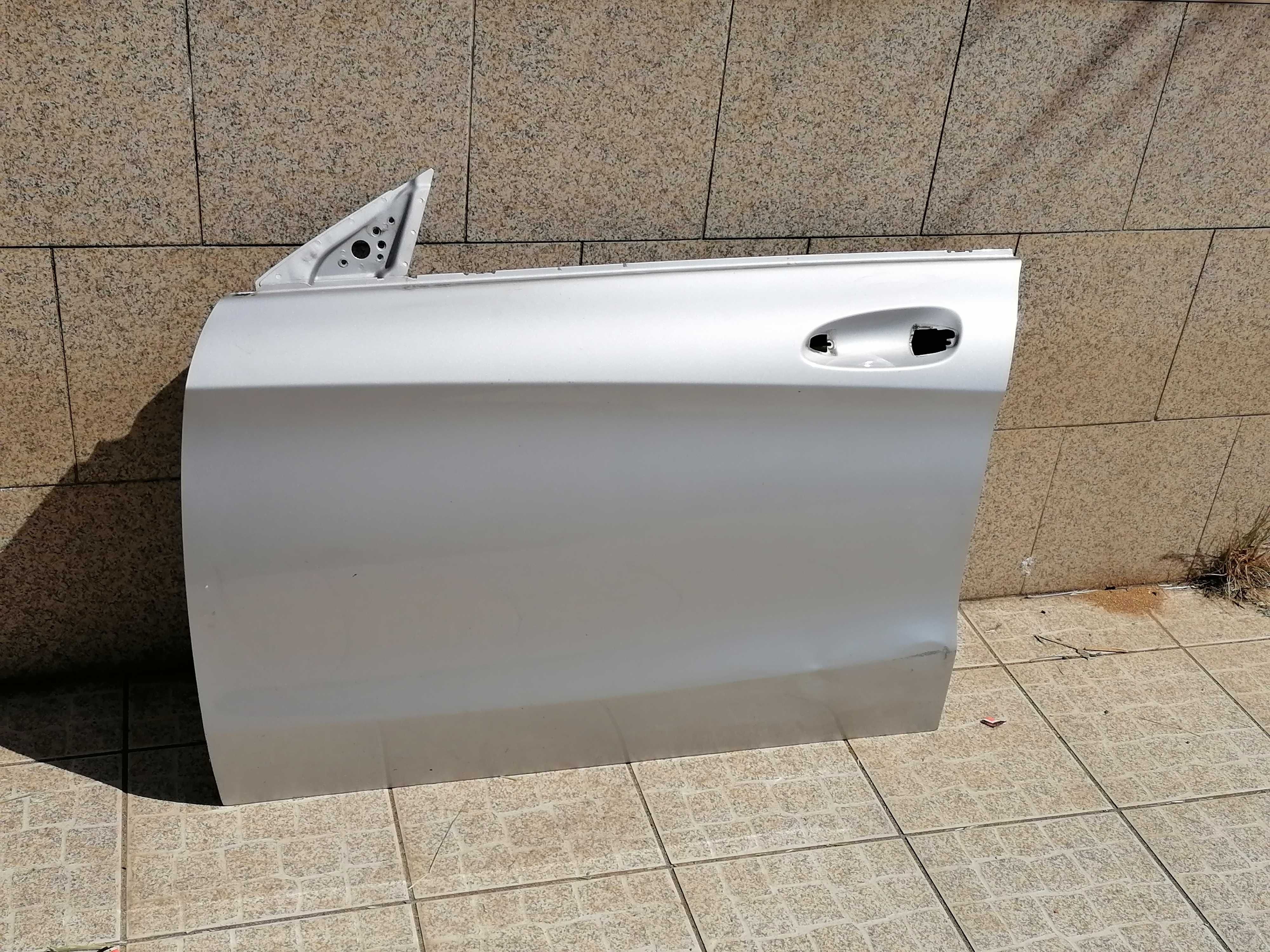 Porta Mercedes cla w117 frente lado esquerdo