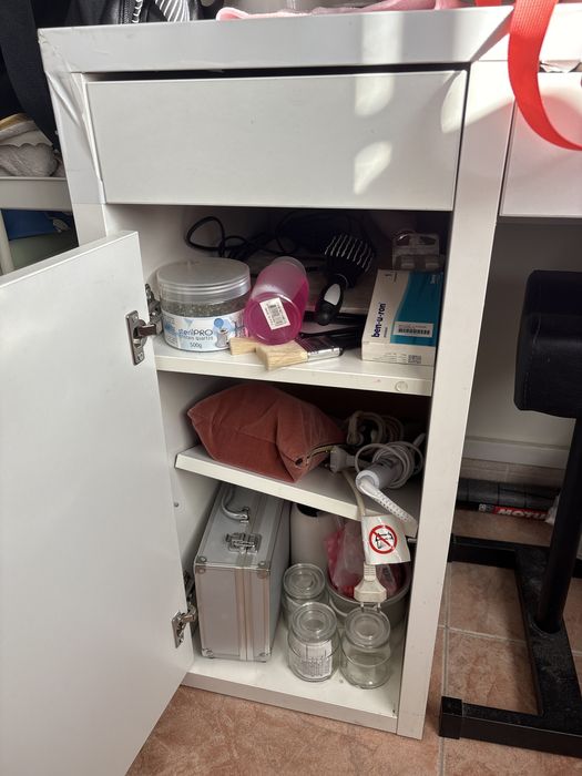 Vendo secretária com arrumação