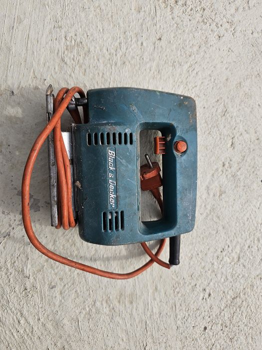 BLACK+DECKER Serra de recortes com fio