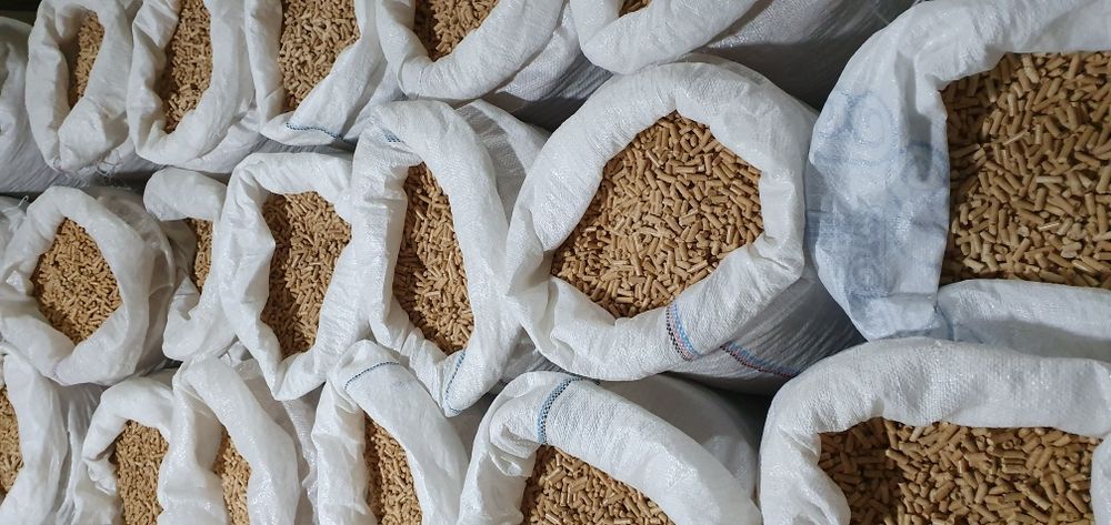 Пеллета 17 грн  1 кг  для отопления и наполнителя  для животных,